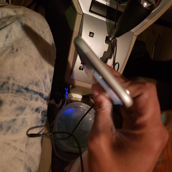 iPhone XR 256 gig white like new condition - Picture 1 of 6